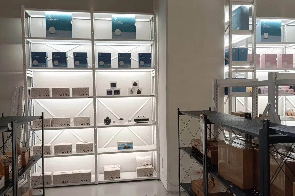 穎成室內裝修有限公司-台中室內裝修-彰化室內裝修-photo_南投市樹德半山夢工廠展架燈帶規劃佈置_2
